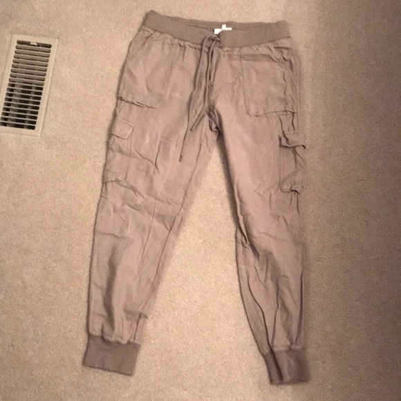 aritzia community jogger khaki pants - Picture 1 of 4